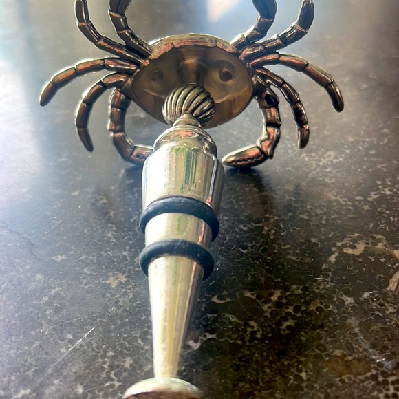 Crab Shaped Metal Bottle Stopper - Silver - Picture 4 of 4